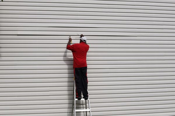 Loose Siding Repair in Carson City